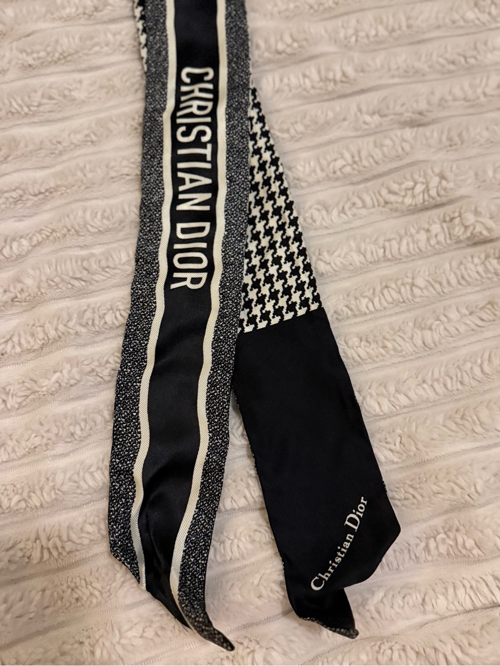 Dior 30 Montaigne Mitzah Scarf – Black & White (Brand New/ Never Worn)